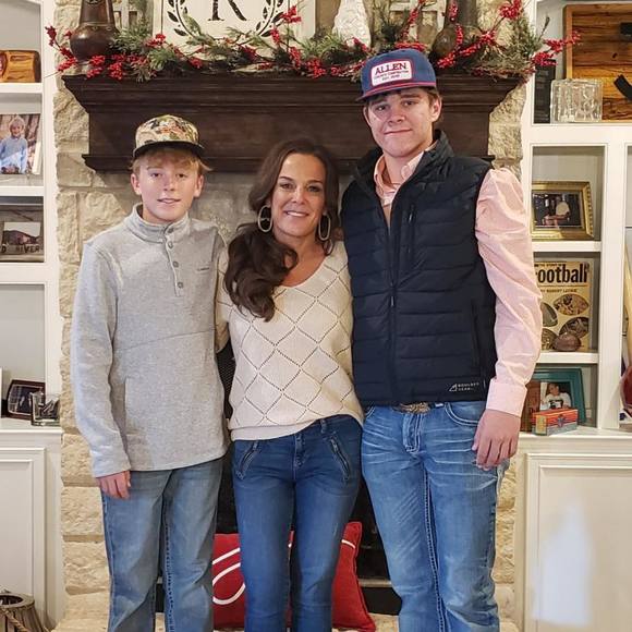 Meet your Posher, Tabatha - Picture 1 of 1